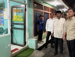Wapres Gibran pantau Siskamling di Jakarta, berikan alat ronda malam