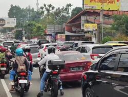 Long Weekend Bikin Arus Lalin Meluber, One Way Puncak Jadi Solusi