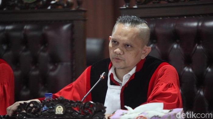 MKD DPR Janjikan Solusi untuk Rakyat, Sahroni-Uya Kuya Jadi Prioritas Penyelidikan!