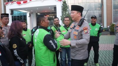 Polres Tangsel Gelar Doa Bersama untuk Affan, Bagikan Helm dan Sembako ke Ojol