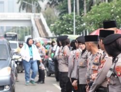 **1.371 Personel Polisi Jaga Aman Demo Mahasiswa di DPR, Pastikan Tidak Ada Ketegangan**