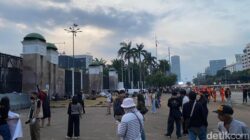 Massa Mahasiswa 17+8 Resmi Bubarkan Diri dari DPR, Aksi Piknik di Depan Gedung Selesai