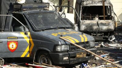 4 Pelaku Perusakan di Polres-Polsek Jaktim Ditangkap,LineWidth: Tindakan Drastis Polisi Cegah Kebakaran
