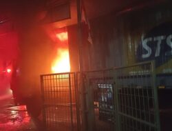 Truk Muatan Paket Kebakaran di Kelapa Gading, 2 Unit Damkar Dikerahkan: Darurat Api yang Menghebohkan