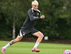 “Garnacho Langsung Digembleng Chelsea, Begini Reaksinya: Apakah Ini Tanda Perubahan Besar di The Blues?”