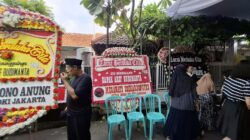Karangan Bunga dari Megawati-Pramono Berjejer di Rumah Duka Arif Budimanta: Simbol Solidaritas Elite Politik