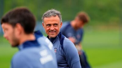 Luis Enrique Alami Kecelakaan Sepeda, Harus Dioperasi – Update 1