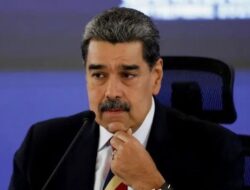 Trump Ancam Tembak Jatuh Pesawat Venezuela, Maduro Minta Dialog