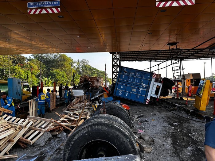 Status Uji KIR Truk yang Tabrak Gerbang Tol Ciawi: Apakah Ini Pengecualian atau Pelanggaran?