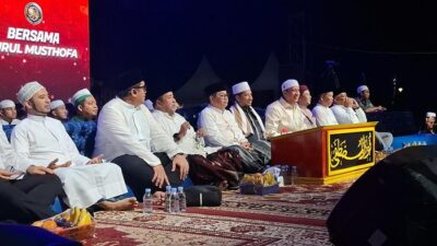 Hujan Tak Hentikan Jakarta Bersholawat, Pramono-Rano Karno Hadir di Monas