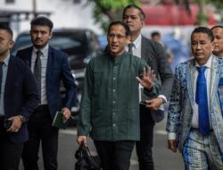 [Kata Istana hingga Jaksa, Klaim Hotman Buktikan Nadiem Bersih dari Korupsi]