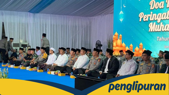 Kapolri Sigit PrabowoIkuti Doa Bersama dan Peringatan Maulid di Polda Metro Jaya
