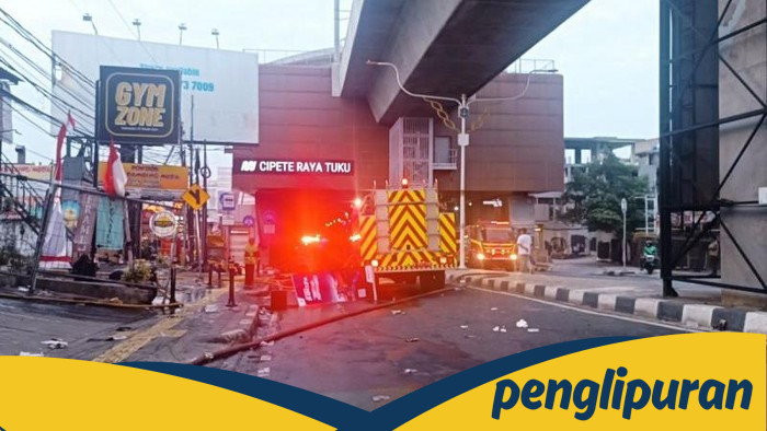 Jalan Fatmawati di Stasiun MRT Cipete Ditutup Karena Kebakaran Ruko, Petugas Masih Pendinginan