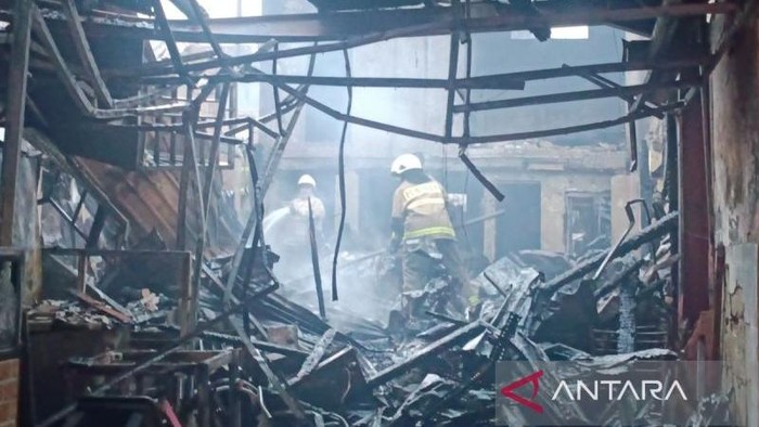 Kebakaran Meneror Jalan Fatmawati, Food Court Terhangus, Kerugian Rp 1,2 M