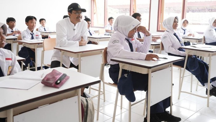 Menjelajahi Potensi Siswa, Mensos Tinjau SRMP 14 Batu dengan Fasilitas Terbaik!
