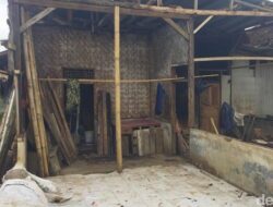 **”Guru Honorer di Pandeglang Banten: Menyongsong Hari dalam Rumah Tak Layak Huni”**