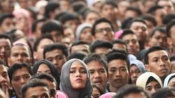 “Revolusi Menengah: Ketimpangan Baru yang Meradikalisasi Masyarakat”