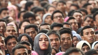 “Revolusi Menengah: Ketimpangan Baru yang Meradikalisasi Masyarakat”