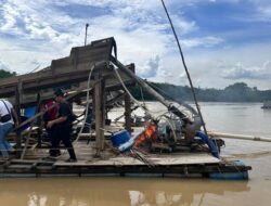 **Drone Polda Riau Ungkap Misteri Puluhan Rakit PETI di Sungai Kuantan**