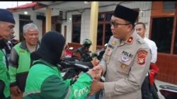 Polsek Ciputat Timur Berbagi, Bagikan Puluhan Paket Sembako ke Ojol dalam Inisiatif Sosial