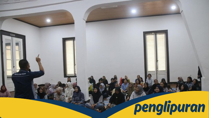 **Brimob Polda Metro Pulihkan Psikologis Warga Asrama Kwitang dengan Metode TRE**