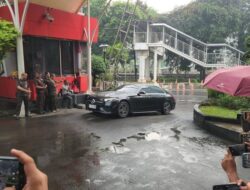 **Dua Mobil Mercy dan BAIC yang Sempat Dipindah Usai OTT, Kini Diserahkan ke KPK**