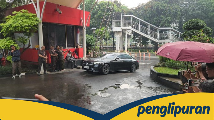 **Dua Mobil Mercy dan BAIC yang Sempat Dipindah Usai OTT, Kini Diserahkan ke KPK**