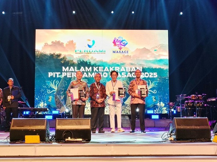 Sido Muncul: Perjuangan Tanpa Henti Dalam Menangani Katarak, Raih Perdami Award 2025