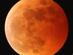 Gerhana Bulan Merah Darah: Mungkinkah Menjadi Tanda Akhir Zaman?