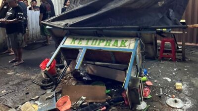 Depok Dalam Kericuhan, Pria Rusak Gerobak Penjual Ketoprak Karena Dituding Kurang Bayar!