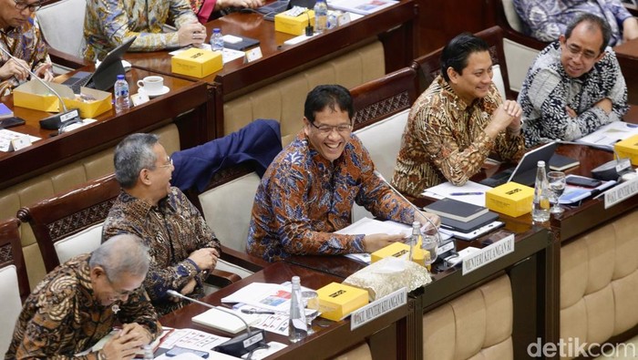 Canda DPR ke Purbaya: 2 Hari Sebagai Menkeu, Viralnya Membuat Heboh!