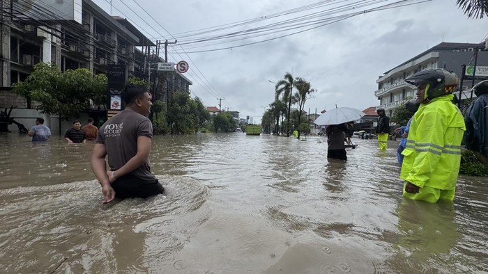 **Banjir Melanda Bali: Jembrana, Gianyar hingga Denpasar Terkena Imbas**