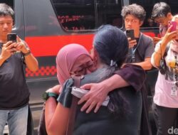 Ibu Delpedro Minta Klarifikasi di Polda Metro: “Anak Saya Bukan Maling”