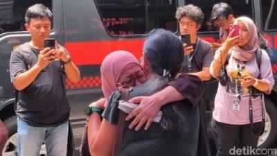 Ibu Delpedro Minta Klarifikasi di Polda Metro: “Anak Saya Bukan Maling”
