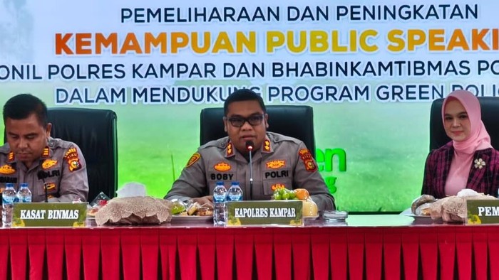 Bhabin di Kampar Latih Public Speaking, Dukung Program Green Policing
