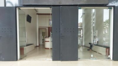 **Pintu Besi di Kantor Bupati Pandeglang, Solusi atau Perubahan Paradigma Keamanan?**