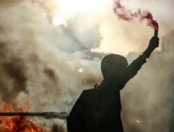 Demo ‘Blokir Semua’ di Prancis, Puluhan Ditangkap dalam Konfrontasi yang Meninggal
