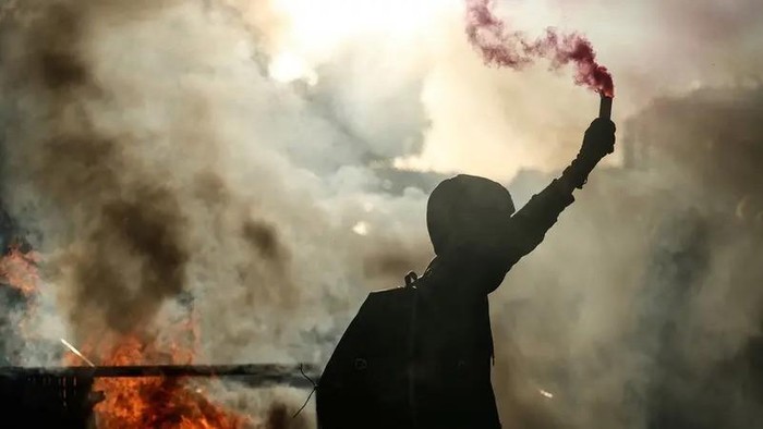 Demo 'Blokir Semua' di Prancis, Puluhan Ditangkap dalam Konfrontasi yang Meninggal