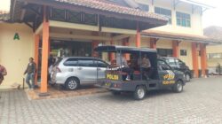 **Guru SMA Boyolali Diduga Injak Siswa, Warga Geruduk Sekolah, Pihak Sekolah Minta Maaf**