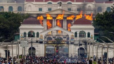 Nepal Berkobar! Demo Brutal Menyerang Gedung DPR dan Menteri Terancam