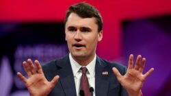 **Misteri Penembak Influencer Pendukung Trump di Universitas Utah Valley Belum Terpecahkan**