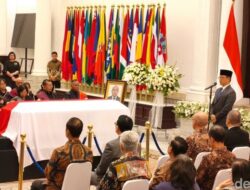 Menlu Sugiono Berikan Penghormatan Terakhir kepada Zetro Purba, Sosok Family Man yang Terkasih