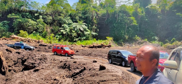 [Kemensos Salurkan Bantuan Korban Banjir Bandang Nagekeo NTT]