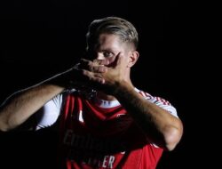“Ben White: Gyokeres, Si Monster yang Sudah Lama Menjengah di Sepak Bola”