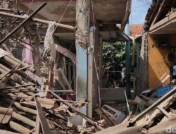 [Ledakan Misterius di Pamulang: Potret Rumah-rumah yang Hancur dalam Sekejap!]