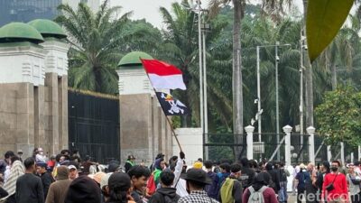 Setelah Indonesia, Bendera One Piece Muncul di Demo Nepal-Prancis, Menyatakan Solidaritas Global