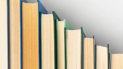 **”Membaca dan Tantangan Literasi di Indonesia: Menuju Masyarakat yang Berdaya Saing”**