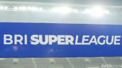 Hujan Lebat Menyusup, Persib Vs Persebaya Terpaksa Ditunda!