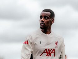 [Slot Tegaskan: Isak Butuh Waktu Nyetel di Liverpool, Apakah Ini Akhir dari Mimpi?]