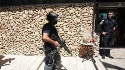 “Penikaman Mengejutkan di Hotel Yerusalem, Dua Orang Terluka”